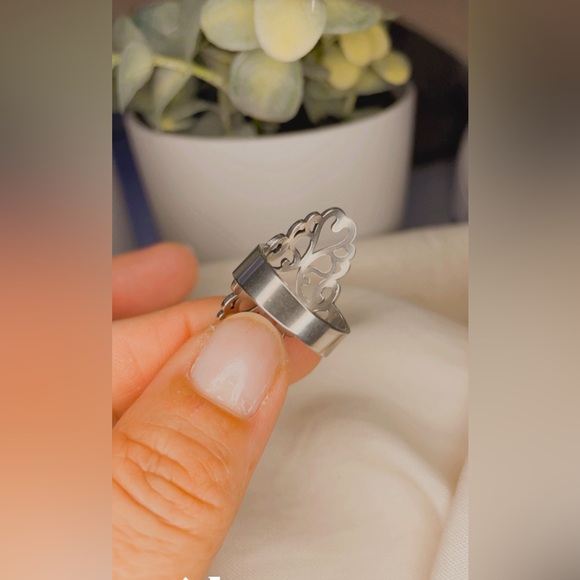 NWT, STAINLESS STEEL Silver láser Cut Pattern Woman ring , Size 6.5 - Picture 6 of 17